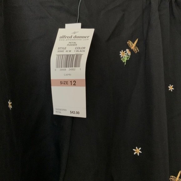 Alfred Dunner Novelty Embroidered Pusher Capri Pants 12 - Picture 7 of 12